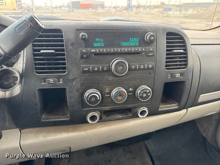 image for item EM8410 2007 Chevrolet Silverado 2500HD Ext. Cab pickup truck