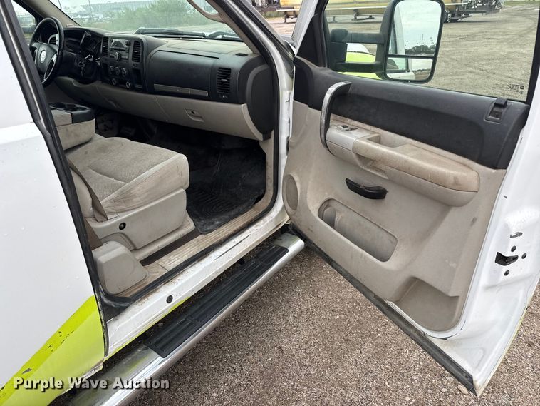 image for item EM8410 2007 Chevrolet Silverado 2500HD Ext. Cab pickup truck
