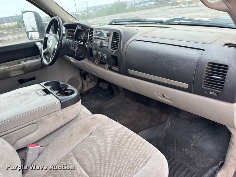 image for item EM8410 2007 Chevrolet Silverado 2500HD Ext. Cab pickup truck
