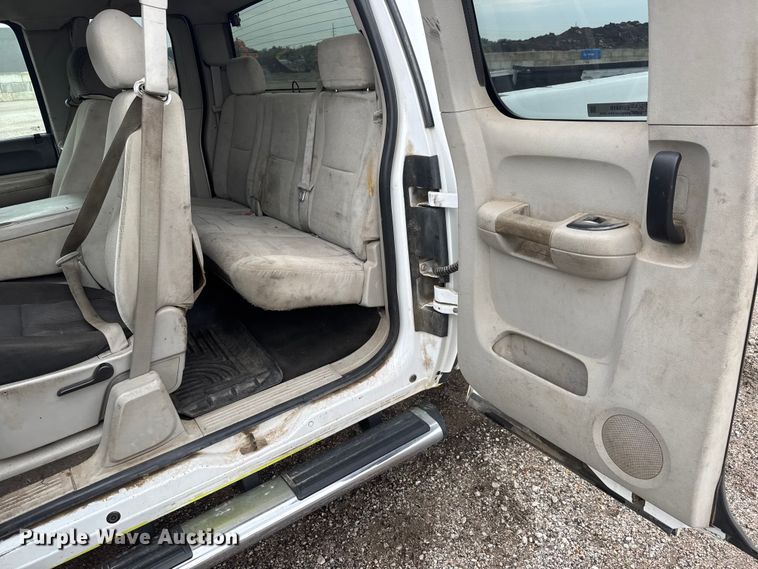 image for item EM8410 2007 Chevrolet Silverado 2500HD Ext. Cab pickup truck
