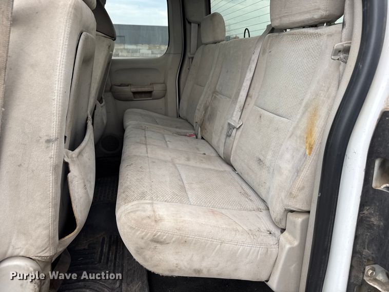 image for item EM8410 2007 Chevrolet Silverado 2500HD Ext. Cab pickup truck