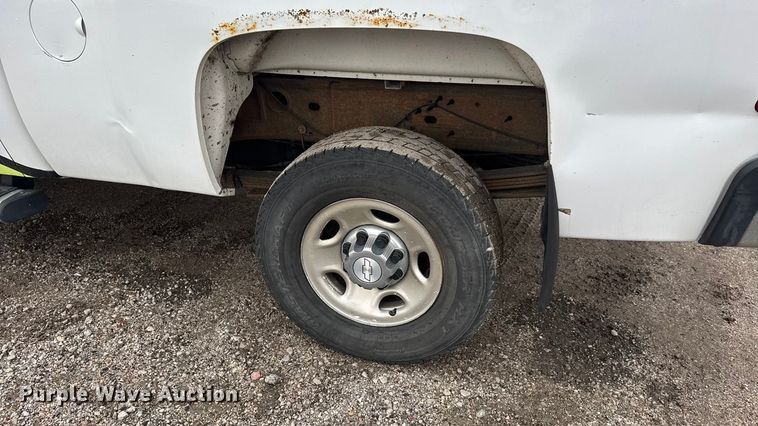 image for item EM8410 2007 Chevrolet Silverado 2500HD Ext. Cab pickup truck