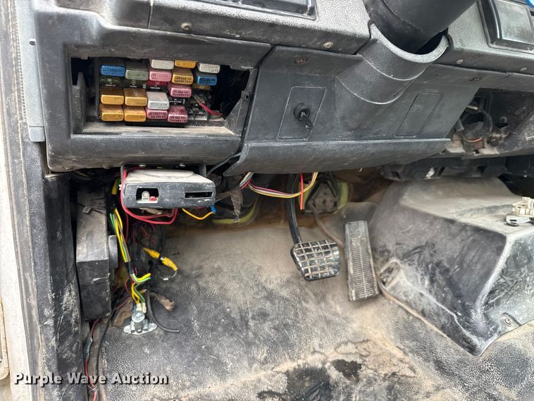 image for item EM8411 1995 GMC Top Kick flatbed truck