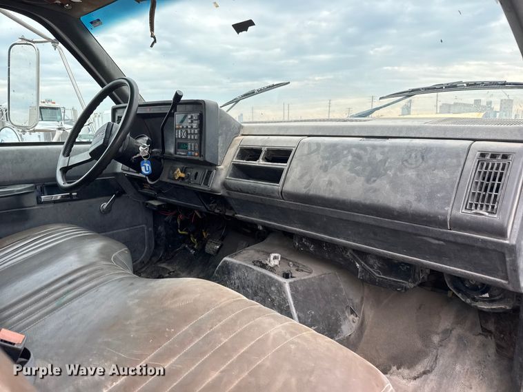 image for item EM8411 1995 GMC Top Kick flatbed truck