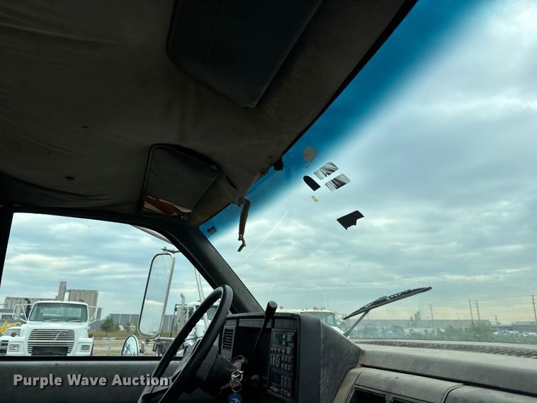 image for item EM8411 1995 GMC Top Kick flatbed truck