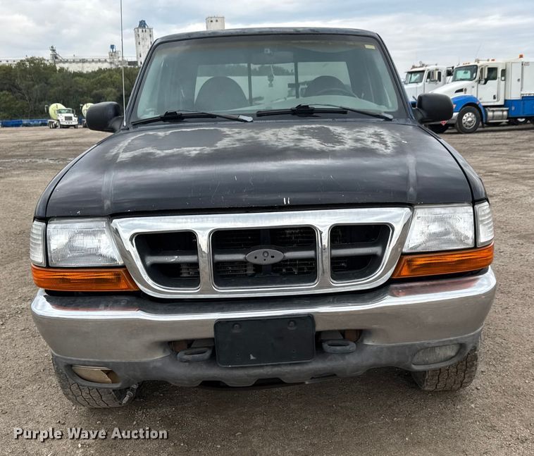 image for item EM8413 1999 Ford Ranger XLT SuperCab pickup truck