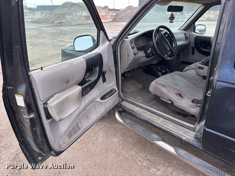 image for item EM8413 1999 Ford Ranger XLT SuperCab pickup truck