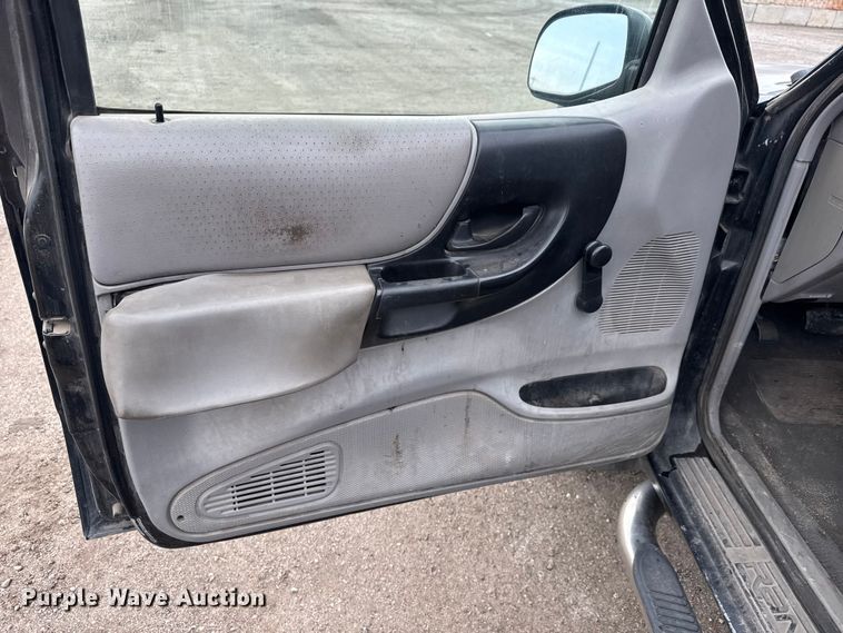 image for item EM8413 1999 Ford Ranger XLT SuperCab pickup truck