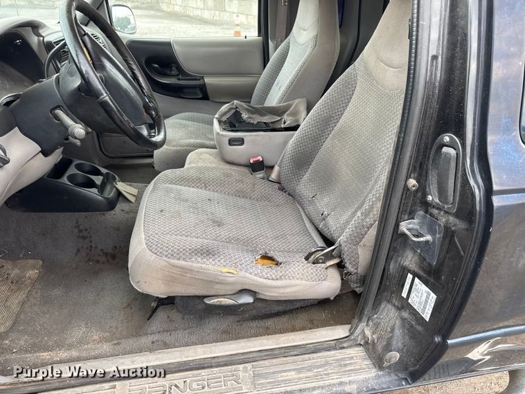 image for item EM8413 1999 Ford Ranger XLT SuperCab pickup truck