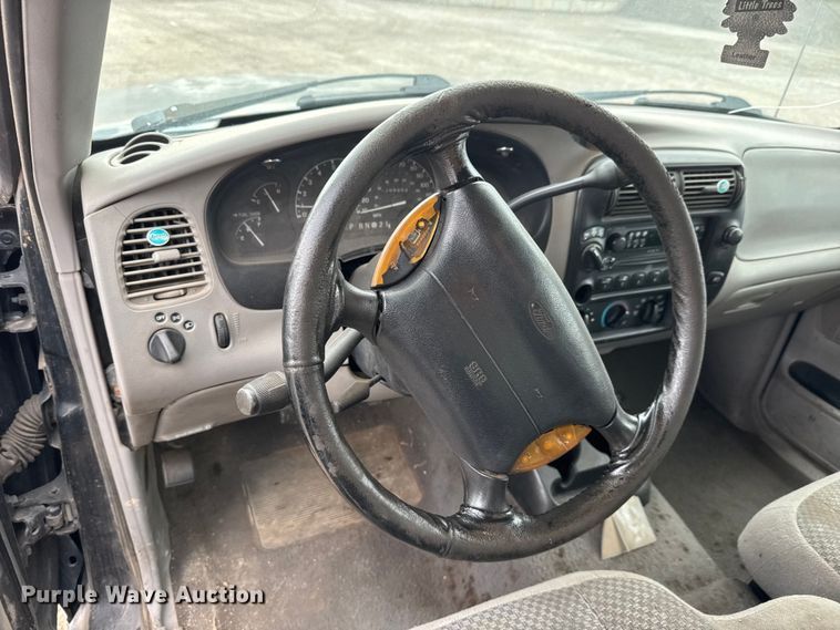 image for item EM8413 1999 Ford Ranger XLT SuperCab pickup truck