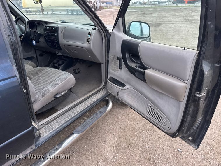 image for item EM8413 1999 Ford Ranger XLT SuperCab pickup truck