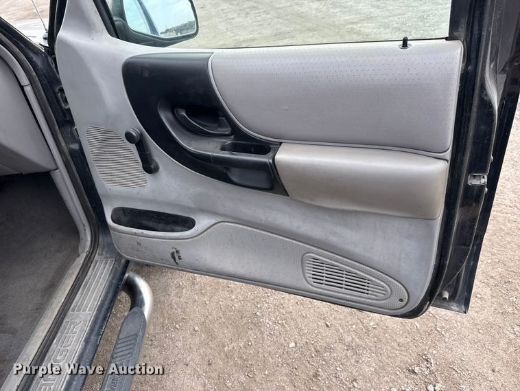 image for item EM8413 1999 Ford Ranger XLT SuperCab pickup truck