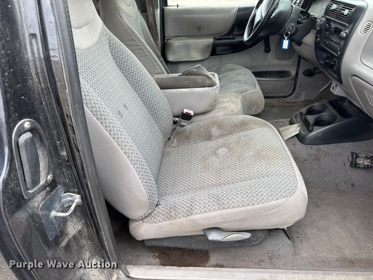 image for item EM8413 1999 Ford Ranger XLT SuperCab pickup truck