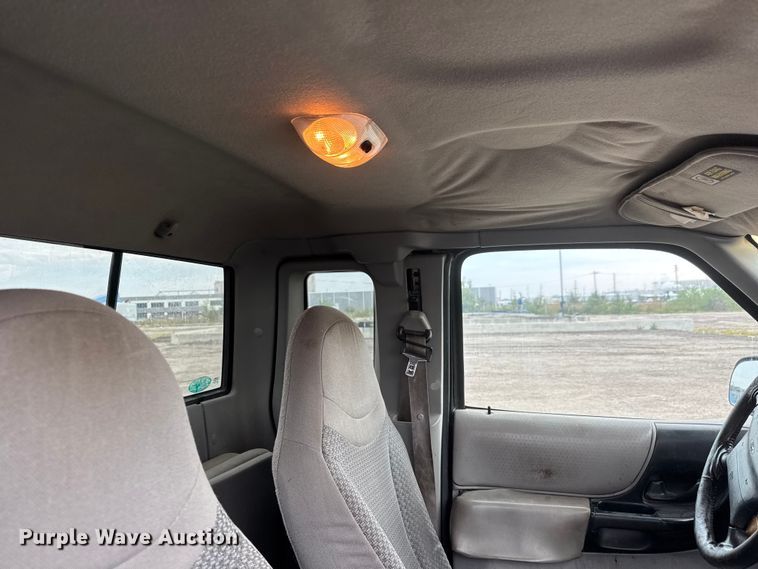 image for item EM8413 1999 Ford Ranger XLT SuperCab pickup truck