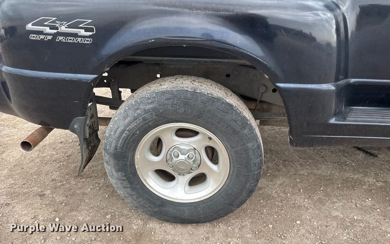 image for item EM8413 1999 Ford Ranger XLT SuperCab pickup truck