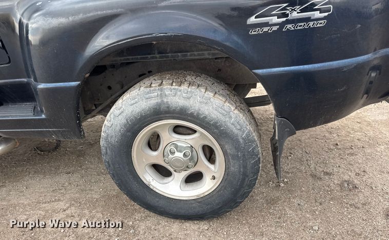 image for item EM8413 1999 Ford Ranger XLT SuperCab pickup truck