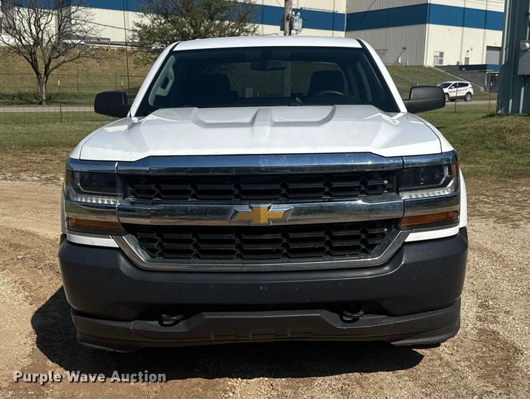 image for item EM8437 2017 Chevrolet Silverado 1500 Crew Cab pickup truck