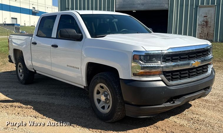 image for item EM8437 2017 Chevrolet Silverado 1500 Crew Cab pickup truck