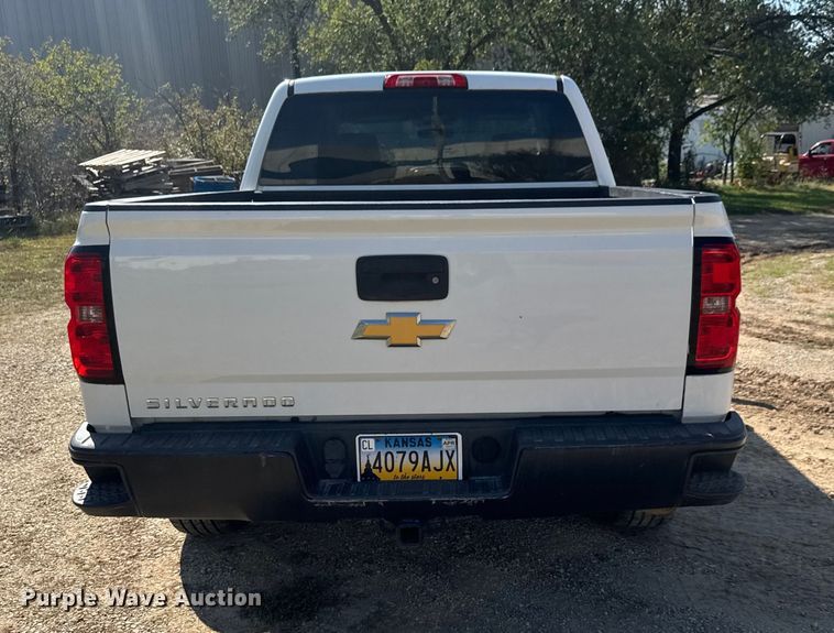 image for item EM8437 2017 Chevrolet Silverado 1500 Crew Cab pickup truck