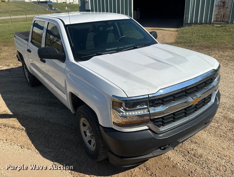 image for item EM8437 2017 Chevrolet Silverado 1500 Crew Cab pickup truck