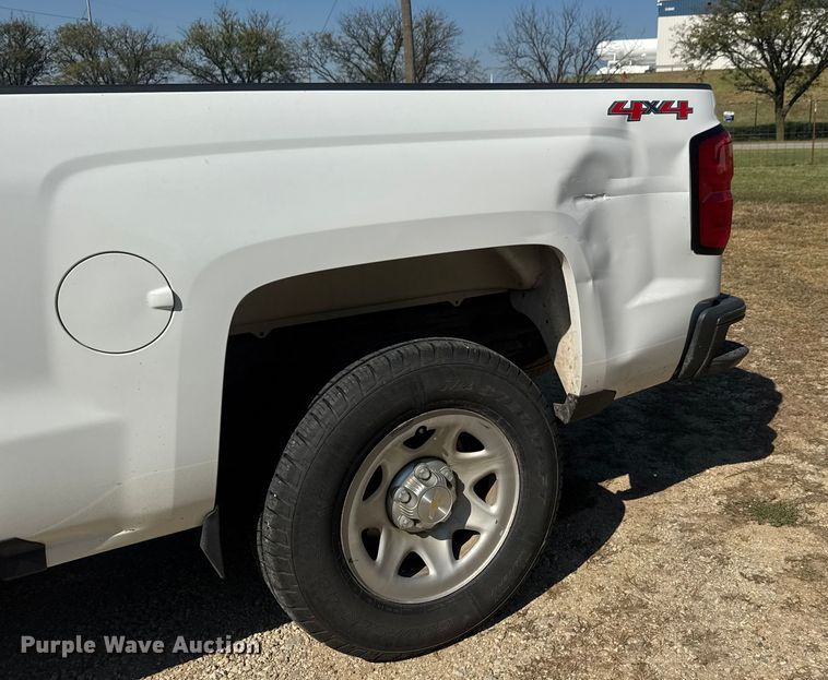 image for item EM8437 2017 Chevrolet Silverado 1500 Crew Cab pickup truck