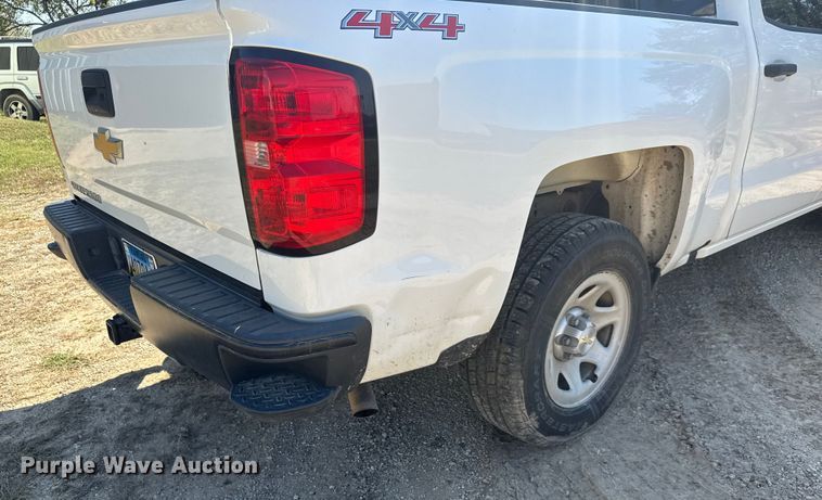 image for item EM8437 2017 Chevrolet Silverado 1500 Crew Cab pickup truck