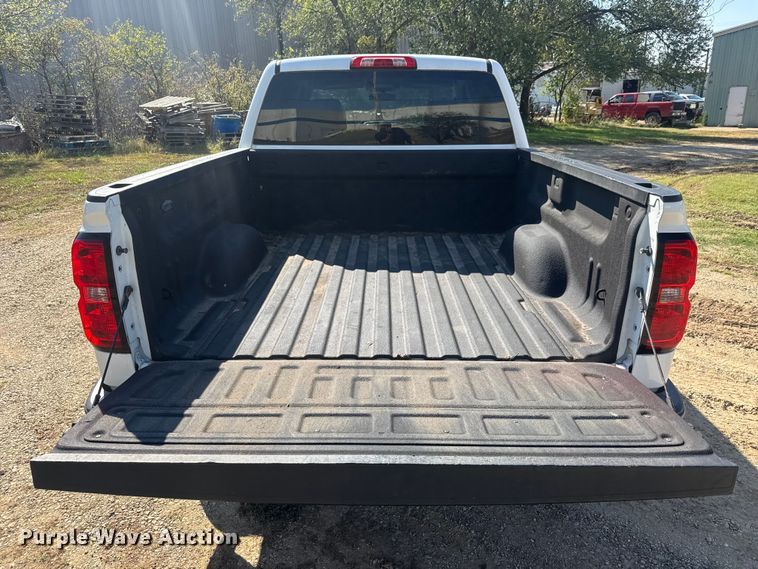 image for item EM8437 2017 Chevrolet Silverado 1500 Crew Cab pickup truck