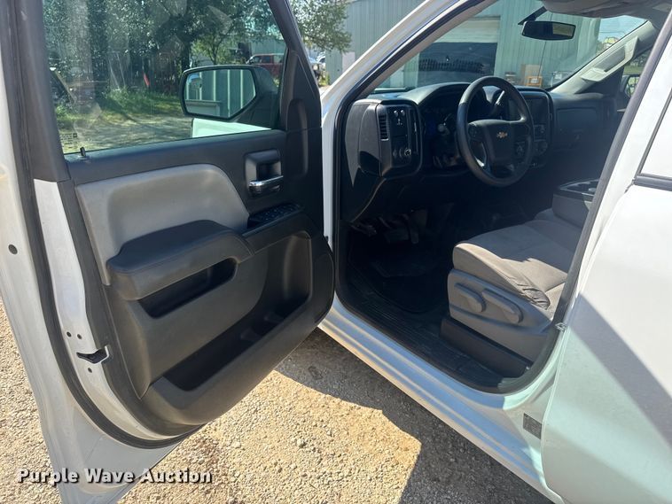 image for item EM8437 2017 Chevrolet Silverado 1500 Crew Cab pickup truck