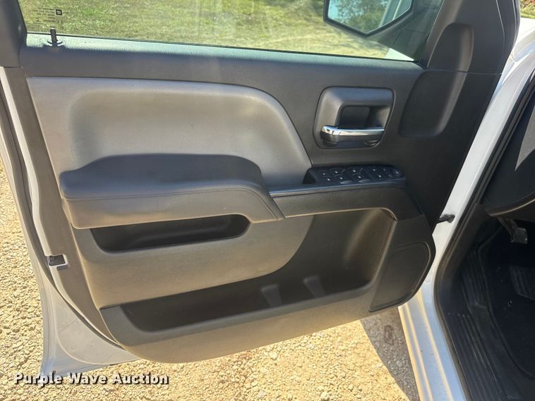 image for item EM8437 2017 Chevrolet Silverado 1500 Crew Cab pickup truck