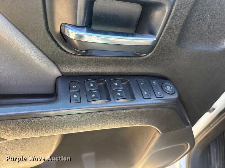 image for item EM8437 2017 Chevrolet Silverado 1500 Crew Cab pickup truck