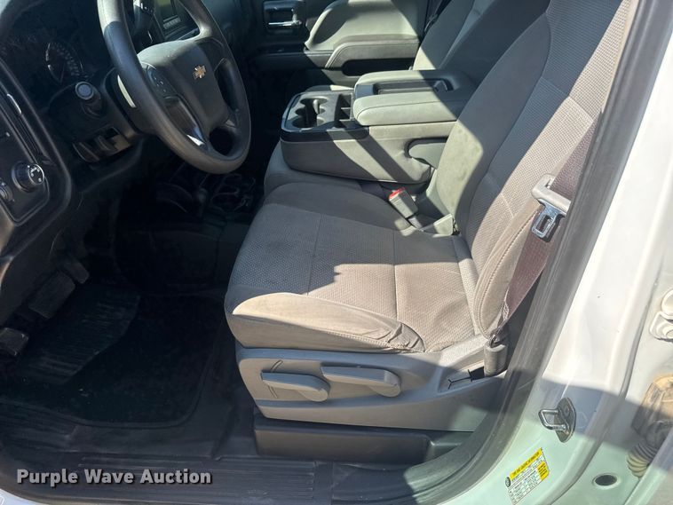 image for item EM8437 2017 Chevrolet Silverado 1500 Crew Cab pickup truck