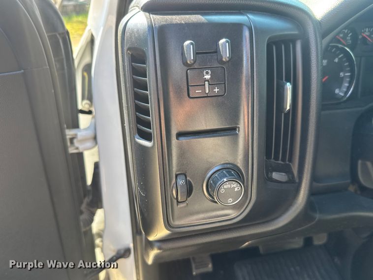 image for item EM8437 2017 Chevrolet Silverado 1500 Crew Cab pickup truck