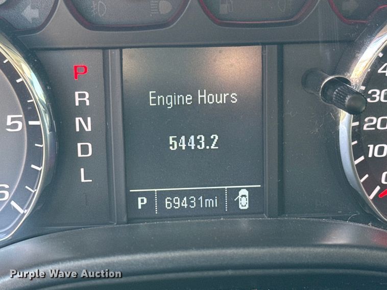 image for item EM8437 2017 Chevrolet Silverado 1500 Crew Cab pickup truck