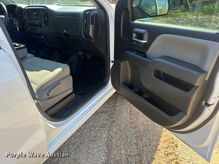 image for item EM8437 2017 Chevrolet Silverado 1500 Crew Cab pickup truck