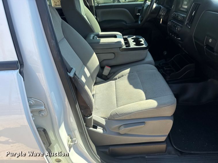 image for item EM8437 2017 Chevrolet Silverado 1500 Crew Cab pickup truck