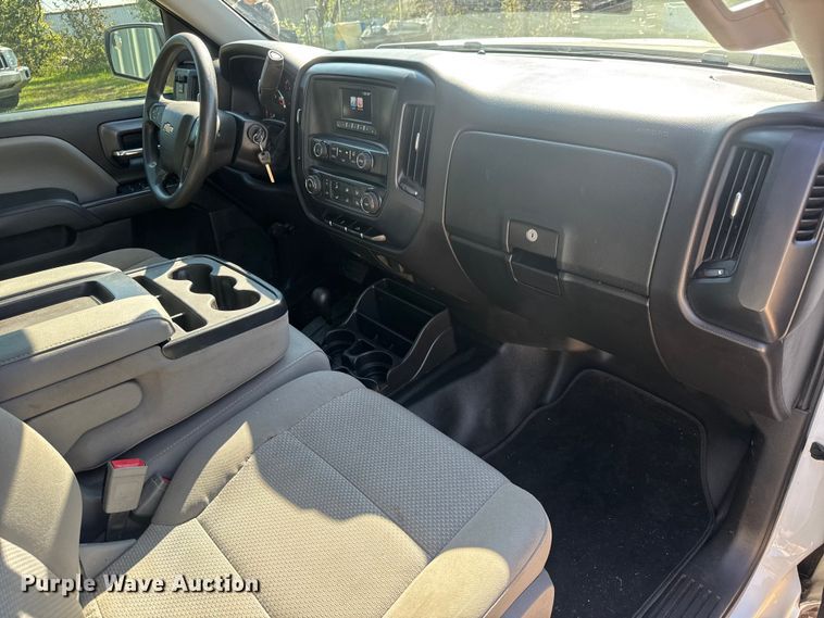 image for item EM8437 2017 Chevrolet Silverado 1500 Crew Cab pickup truck