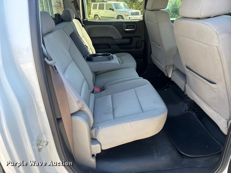 image for item EM8437 2017 Chevrolet Silverado 1500 Crew Cab pickup truck