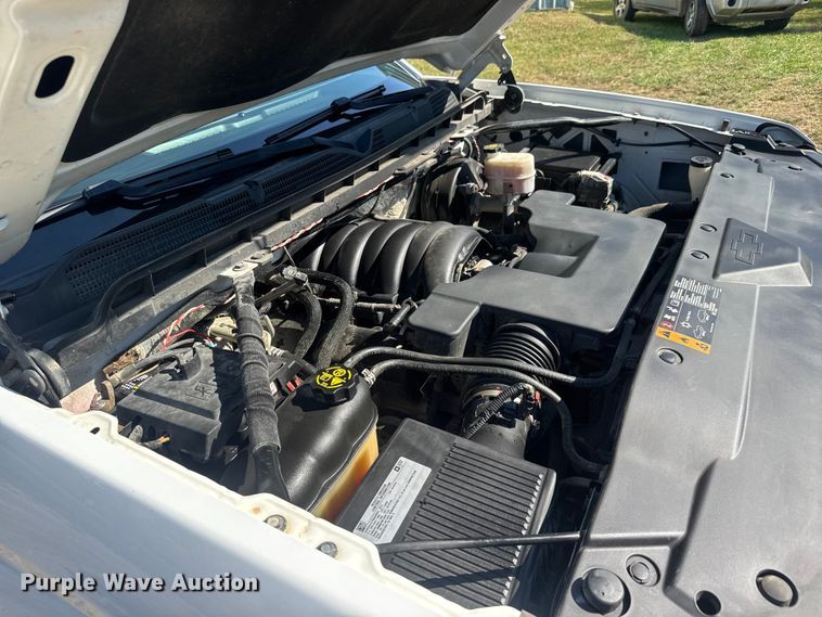 image for item EM8437 2017 Chevrolet Silverado 1500 Crew Cab pickup truck