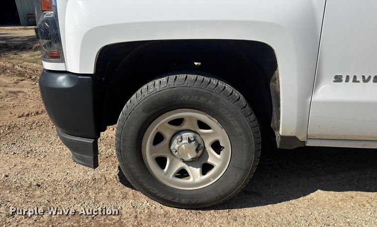 image for item EM8437 2017 Chevrolet Silverado 1500 Crew Cab pickup truck