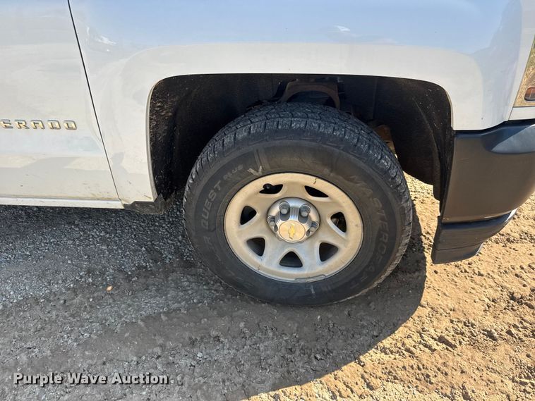 image for item EM8437 2017 Chevrolet Silverado 1500 Crew Cab pickup truck