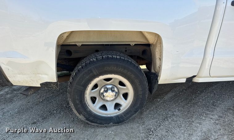 image for item EM8437 2017 Chevrolet Silverado 1500 Crew Cab pickup truck