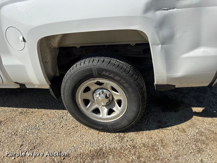 image for item EM8437 2017 Chevrolet Silverado 1500 Crew Cab pickup truck