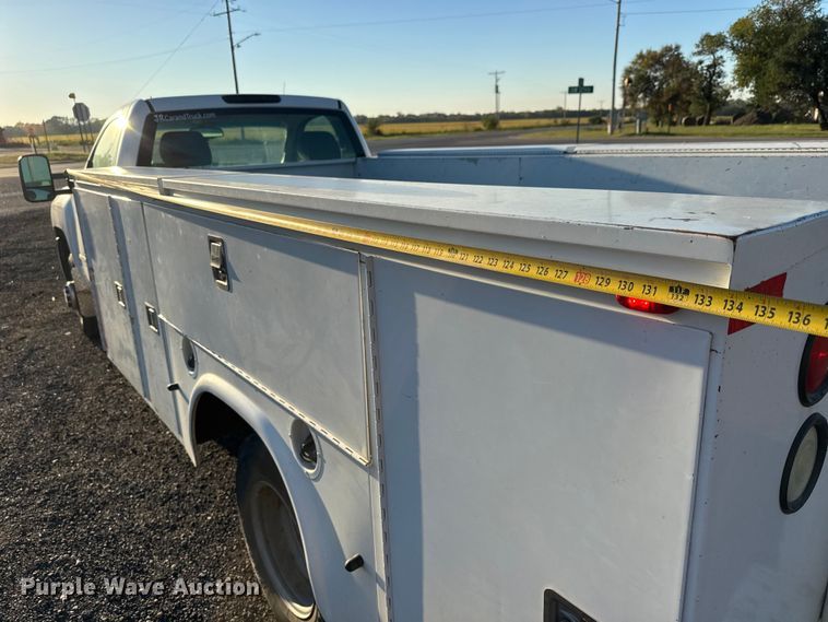 image for item EM8440 2007 Chevrolet Silverado 3500HD utility bed pickup truck