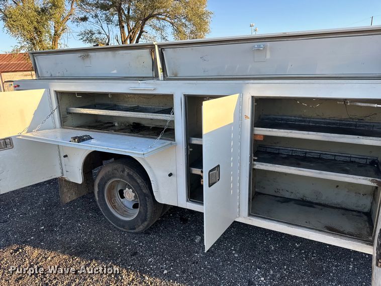 image for item EM8440 2007 Chevrolet Silverado 3500HD utility bed pickup truck