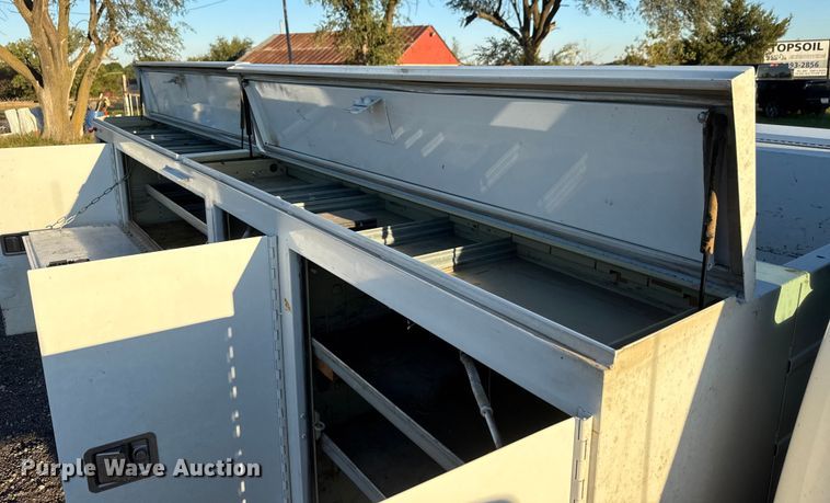 image for item EM8440 2007 Chevrolet Silverado 3500HD utility bed pickup truck