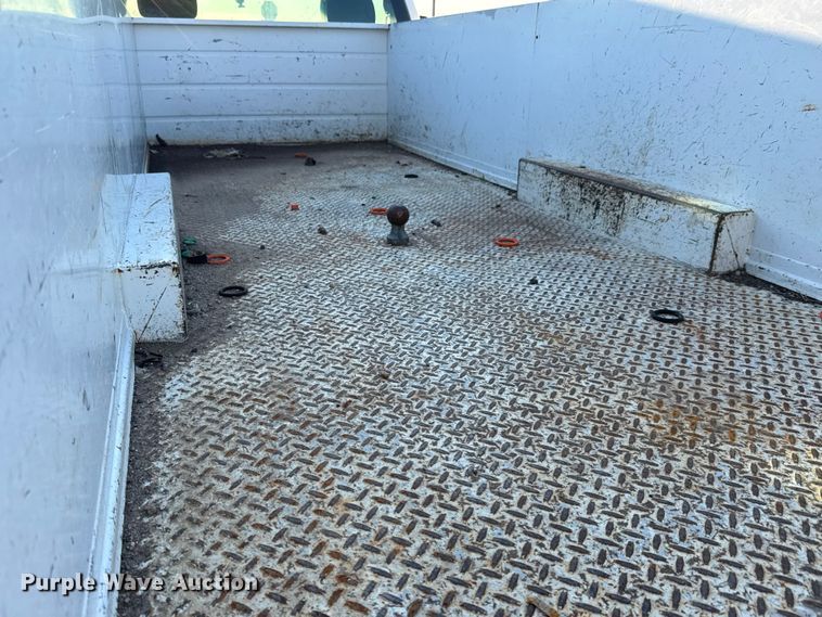 image for item EM8440 2007 Chevrolet Silverado 3500HD utility bed pickup truck