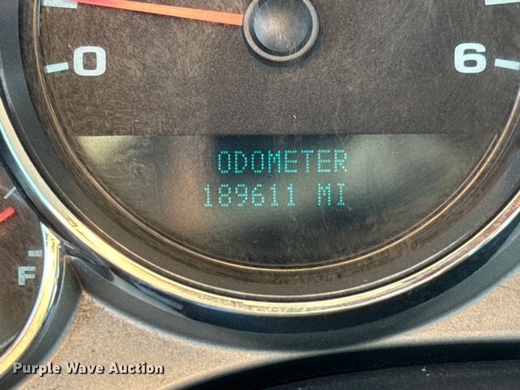 image for item EM8440 2007 Chevrolet Silverado 3500HD utility bed pickup truck