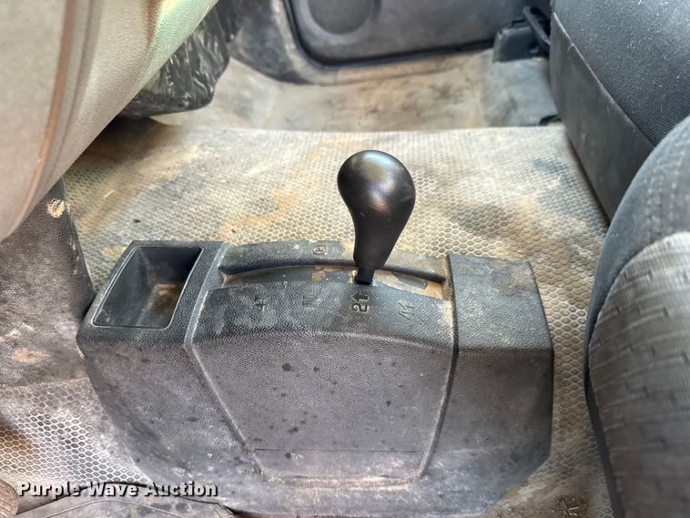 image for item EM8440 2007 Chevrolet Silverado 3500HD utility bed pickup truck