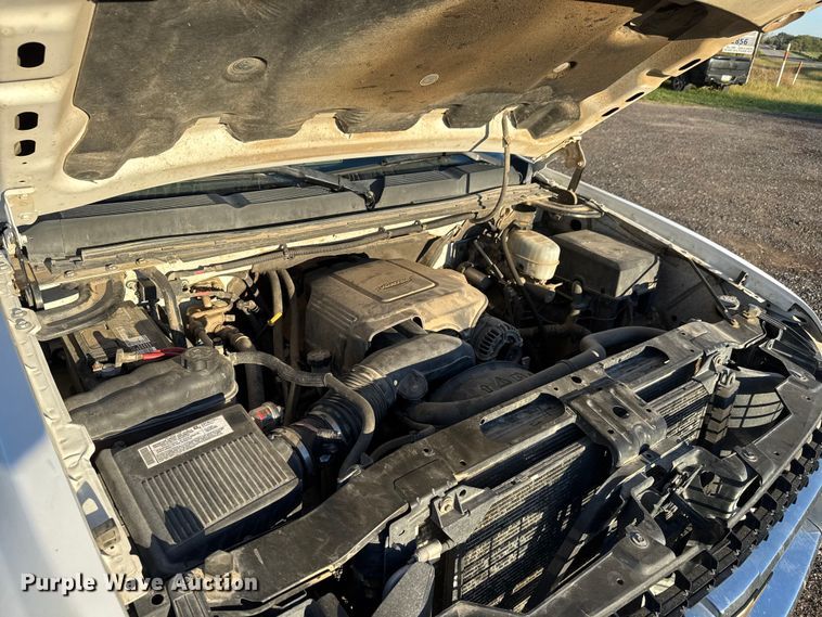 image for item EM8440 2007 Chevrolet Silverado 3500HD utility bed pickup truck