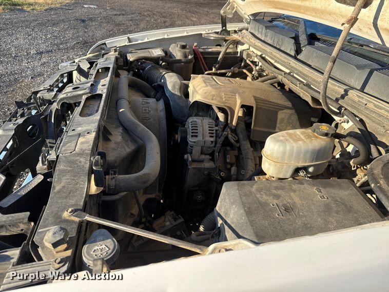 image for item EM8440 2007 Chevrolet Silverado 3500HD utility bed pickup truck